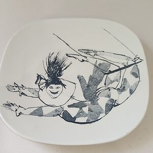 Artistic Black and White Square Plate Arena By Hede Nelsen